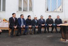 Стулья только для мужчин? Скандальную фотографию обсуждают в Кыргызстане