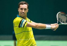 Казахстанский теннисист стартовал с победы на турнире в Испании