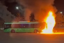 Автобус загорелся в Алматы (ВИДЕО)