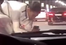 Высунулся из Lexus на ходу ради съемки парень в Алматы (ВИДЕО)
