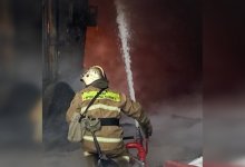 Спасатели эвакуировали 15 человек при пожаре в многоэтажке в Усть-Каменогорске