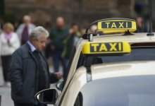 Таксиста, пристававшего к пассажирам, силой выводили из аэропорта в Астане (ВИДЕО)