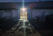 В кому впал акмолинец после того, как на него упали металлические ворота