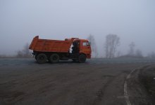 Повредил шесть машин и уехал: водителя грузовика разыскивают в Астане