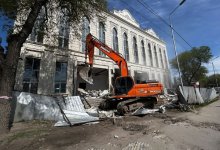 Крупный ресторан сносят по решению суда в Алматы