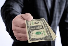 Доллар немного подорожал перед выходными на торгах в Казахстане