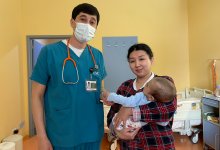 Казахстанец отдал часть печени своему семимесячному малышу