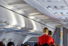 Стюардесса пролила кипяток на трехлетнюю девочку, но сажать самолет отказались