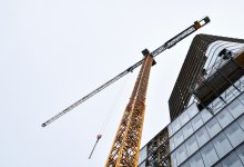 Башенный кран сложился пополам в Астане