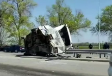 Автобус со школьниками перевернулся на трассе в Кыргызстане