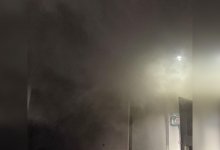 Экибастузцев заблокировало в подъезде из-за сильного дыма от пожара