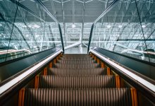 Эскалатор отрезал пальцы ноги пенсионерке в Кокшетау