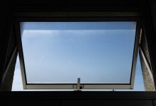 Сколько детей выпали из окон за неделю в Казахстане