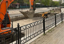 Тяжелую технику загнали на брусчатую набережную в Алматы