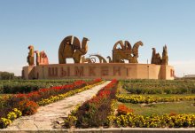 Зарплату не менее 100 тысяч тенге пообещал аким шымкентцам