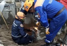 Нога строителя застряла в бетономешалке в Конаеве