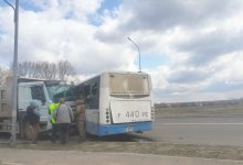 Автобус с пассажирами столкнулся с грузовиком в Усть-Каменогорске