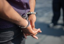 Парковщика ограбили у одного из торговых домов Караганды