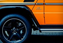 Внедорожник наехал на сидящую у дома пенсионерку в Коми