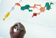 За два миллиона рублей поборются школьники на Менделеевской олимпиаде в Астане