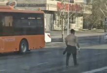 Мужчина с ножом разгуливал по улицам Павлодара (ВИДЕО)