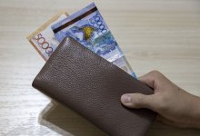 В каких отраслях самые высокие заработные платы в Казахстане