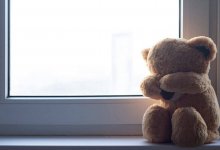 Соседи поймали двухлетнюю девочку, выпавшую из окна в Астане (ФОТО)