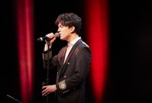 Поклонница из Румынии исполнила песню Димаша на его концерте в Турции (ВИДЕО)