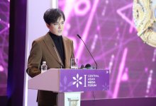 Димаш поймал ребенка с верхних рядов на концерте в Ереване (ВИДЕО)