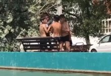 Курят и купаются в арыке: детей с сигаретами в зубах сняли на видео в Кызылорде