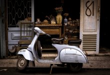 Пенсионер на мопеде столкнулся с авто в Павлодаре