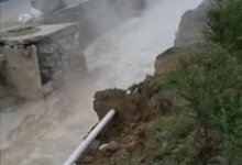 Поток из горячей воды хлынул по улицам Экибастуза (ВИДЕО)