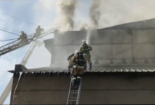 Крыша склада загорелась в Шымкенте