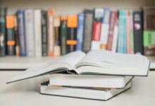 "Имитаторы!": депутат раскритиковала требование Минпросвета об учебниках