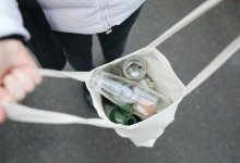 Бытовые отходы меняют на продукты экоактивисты в Туркестанской области