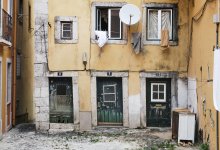 Берите кредит: акимат ответил жильцам разваливающейся многоэтажки в Актау