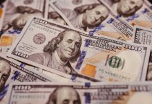 Доллар подешевел перед выходными на торгах в Казахстане