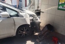 Автомобиль въехал в остановку с людьми в Петропавловске