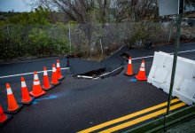 Грунт провалился посреди дороги в Павлодаре (ВИДЕО)