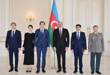 Посол Казахстана вручил президенту Азербайджана верительные грамоты