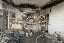 Семерых человек вытащили из пожара спасатели в Атырау