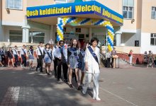 Куда уходит детство: в столичных школах прозвучал последний звонок