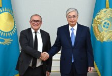 Токаев встретился с известным американским экономистом