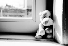 Трехлетняя девочка выпала с высоты девятого этажа в Астане