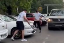 Разбили авто кирпичом в Алматы: в полиции выяснили обстоятельства