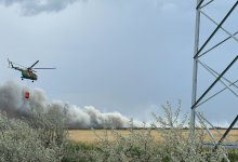 Два вертолета привлекли к тушению пожара в Астане (ВИДЕО)
