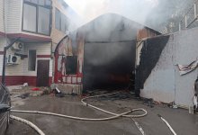 Кафе горит в микрорайоне в Алматы (ВИДЕО)