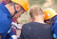 Мальчик насквозь проткнул руку арматурой в ЗКО (ВИДЕО)