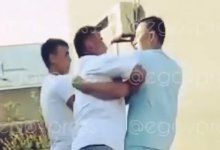 Драка между директором школы и его родственником попала на видео в Туркестанской области
