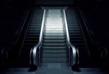 Жительнице Кокшетау, повредившей ногу на эскалаторе, возместили ущерб